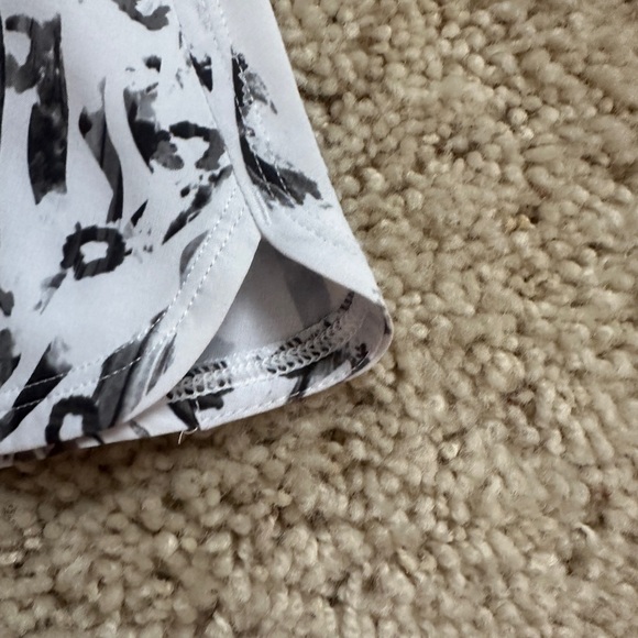 NWT PUMA WOMENS PWR SHAPE JUNGLE GOLF SKIRT SIZE M WHITE - BLACK (171) - Picture 9 of 12